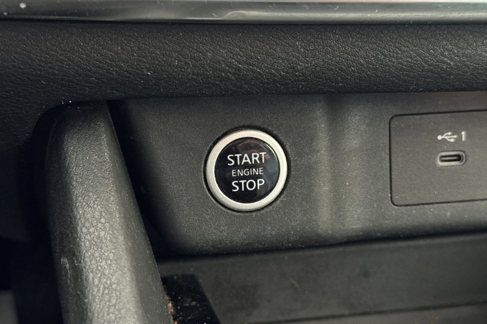 Used 2021 Nissan Rogue SV w/ Premium Package FWD image 25