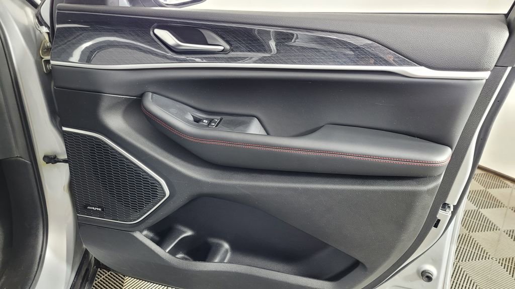 Used 2022 Jeep Grand Cherokee Trailhawk w/ Luxury Tech Group III image 36