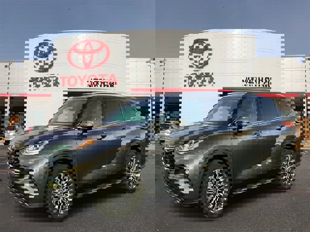 Used 2024 Toyota Highlander Platinum image 1