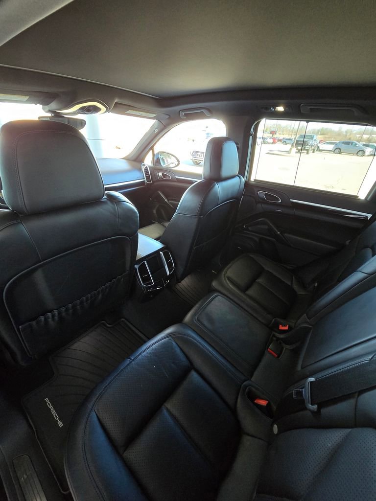 Used 2017 Porsche Cayenne S AWD/4WD image 21