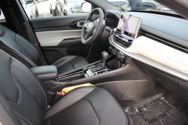 Used 2025 Jeep Compass Limited w/ Elite Group AWD/4WD image 35