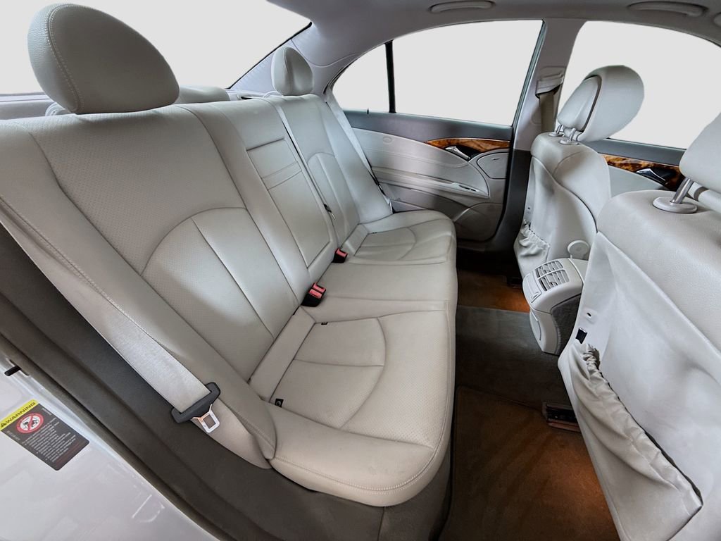 Used 2008 Mercedes-Benz E 350 4MATIC Sedan image 27