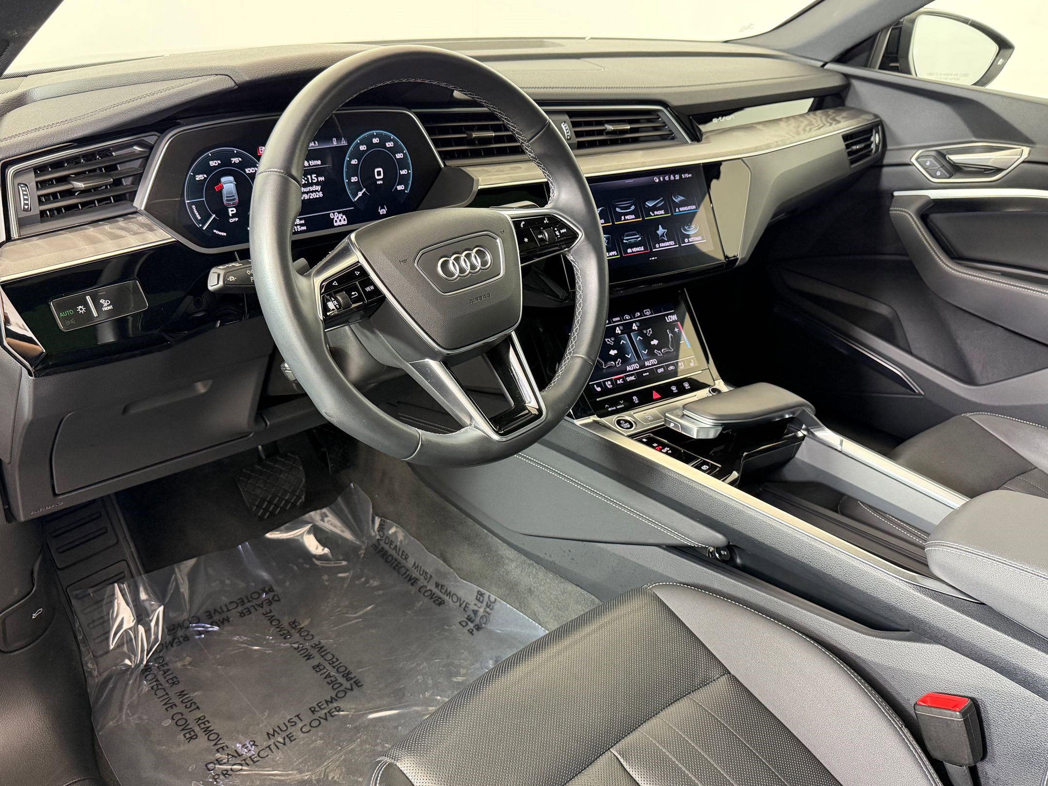 Used 2024 Audi Q8 e-tron Premium Plus w/ Premium Plus Package image 4