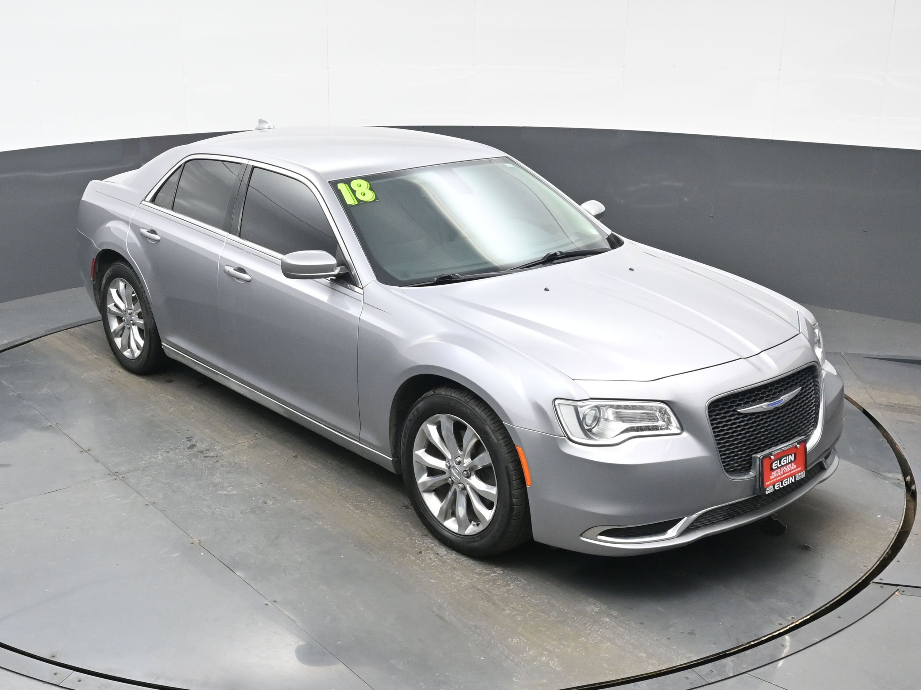 Used 2018 Chrysler 300 Touring image 39