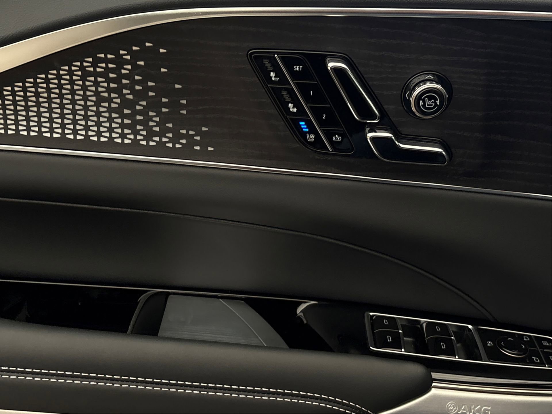 New 2026 Cadillac Lyriq V image 31