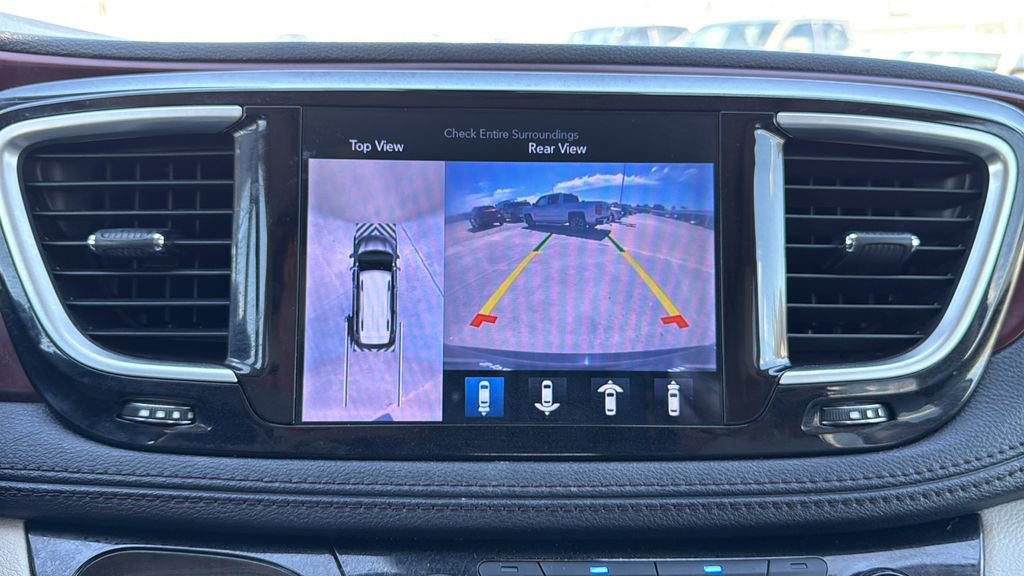 Used 2017 Chrysler Pacifica Limited image 27