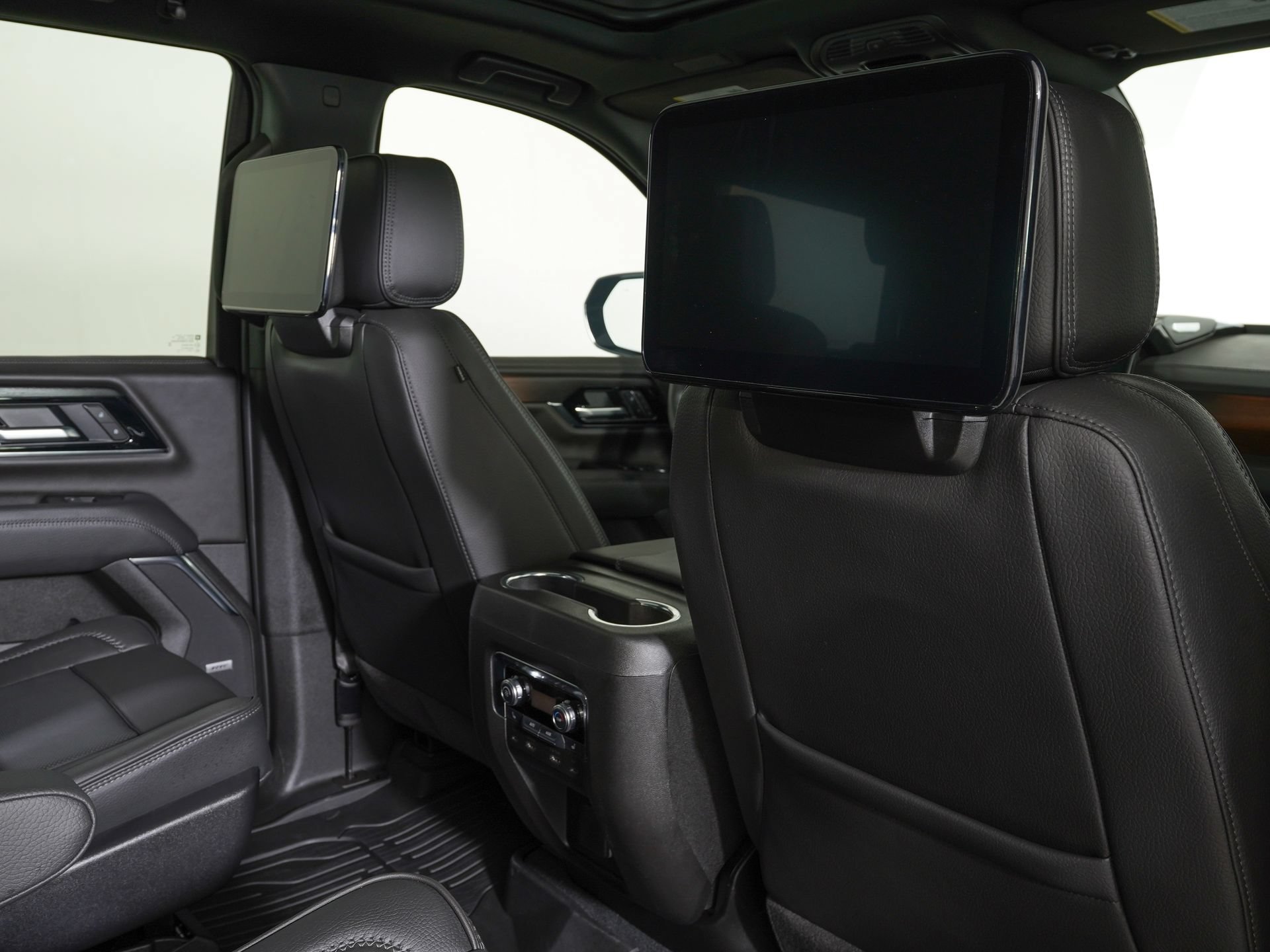 Used 2026 GMC Yukon Denali w/ Denali Reserve Package AWD/4WD image 11