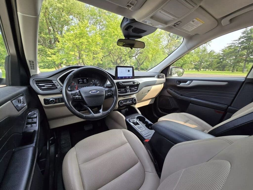 Used 2022 Ford Escape SEL image 11