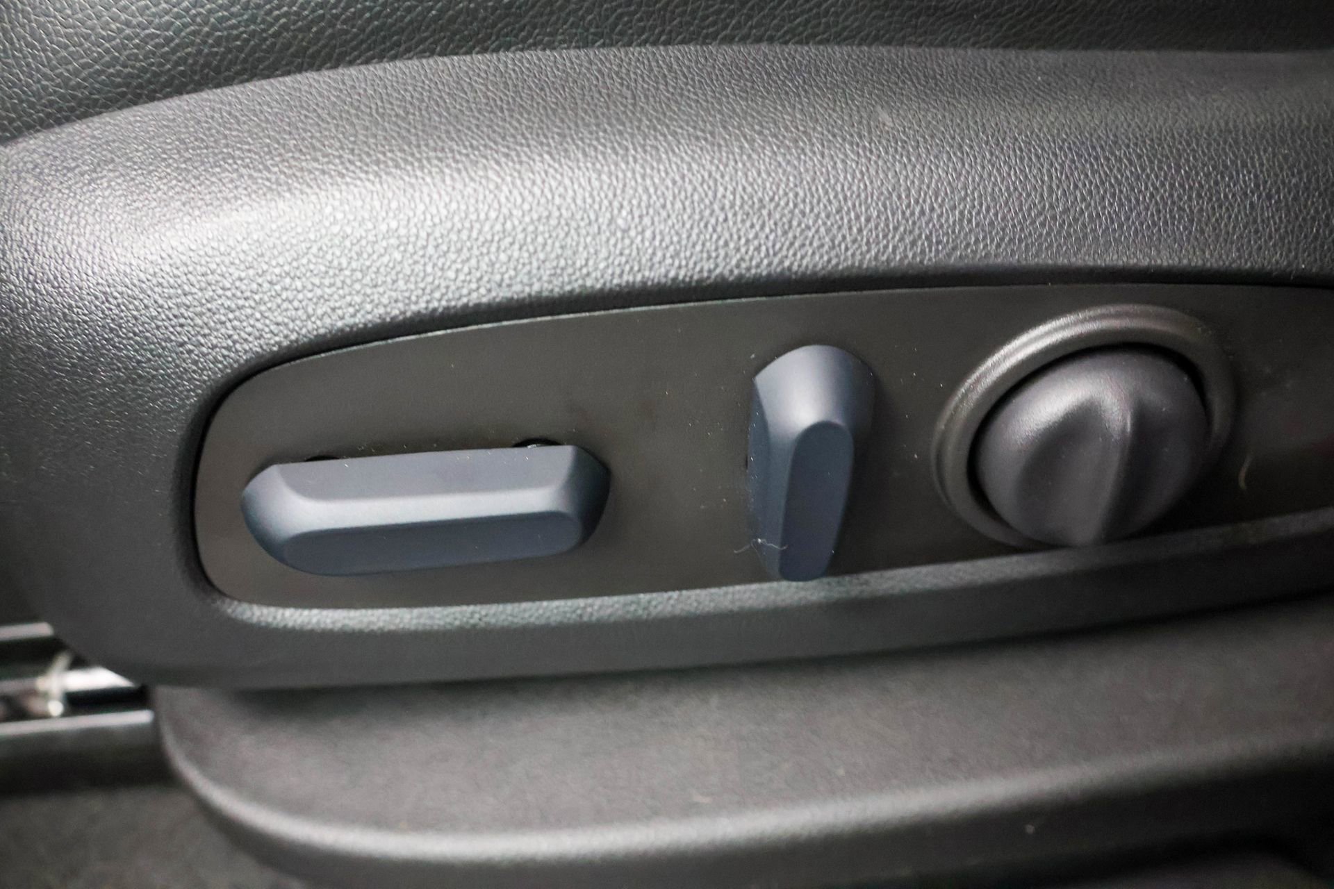 Used 2022 GMC Terrain AT4 image 7