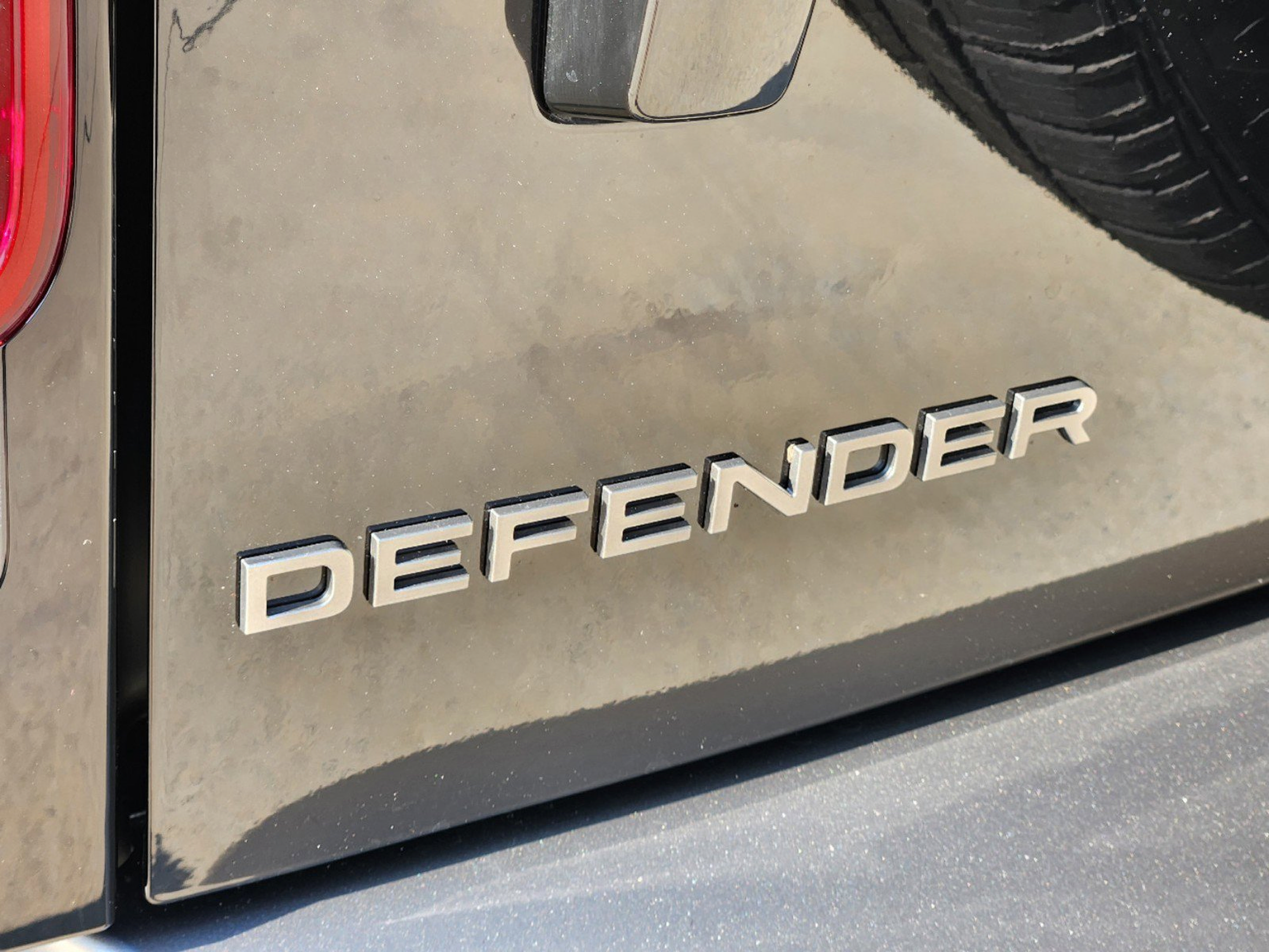 New 2025 Land Rover Defender 110 X-Dynamic SE AWD/4WD image 30