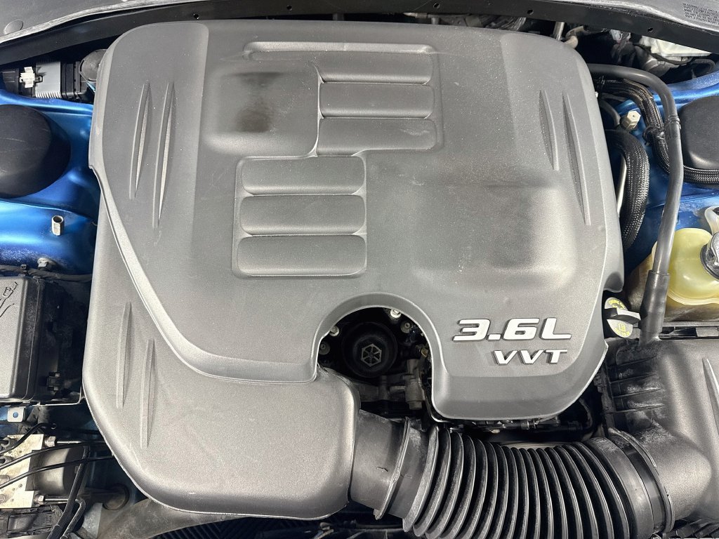 Used 2018 Dodge Charger SXT w/ Blacktop Package RWD image 34