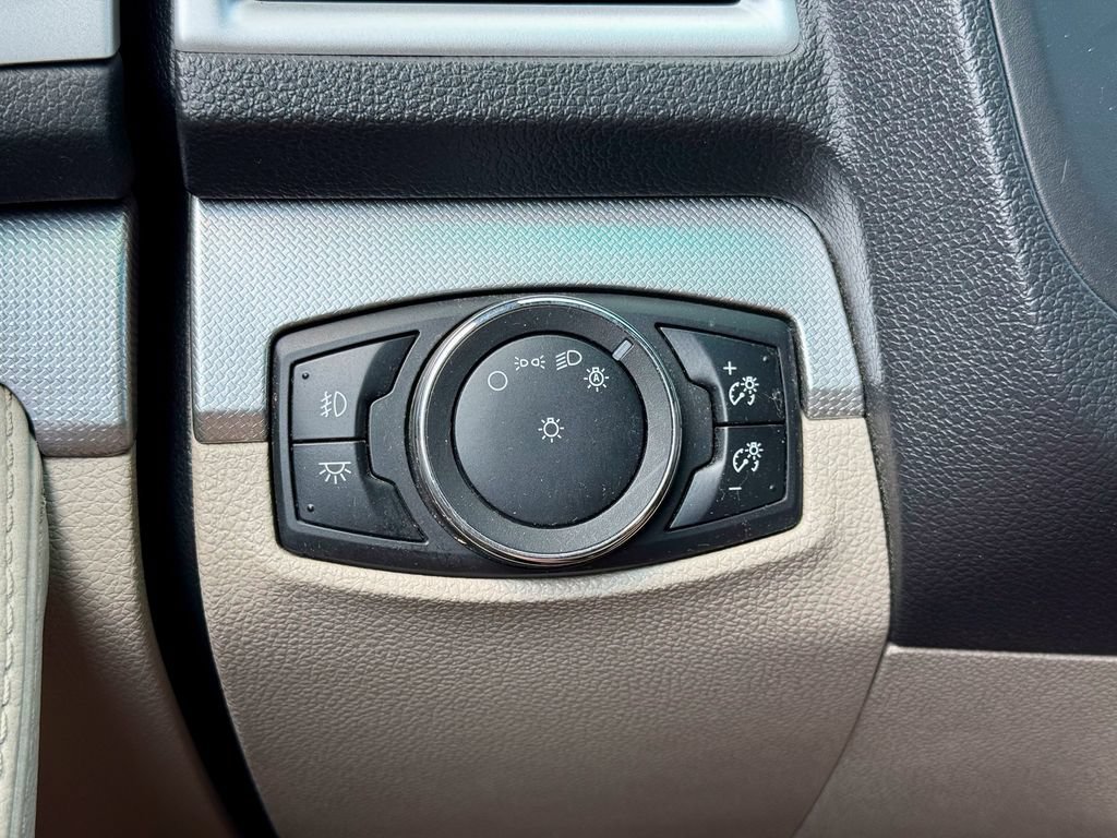 Used 2015 Ford Explorer XLT AWD/4WD image 29