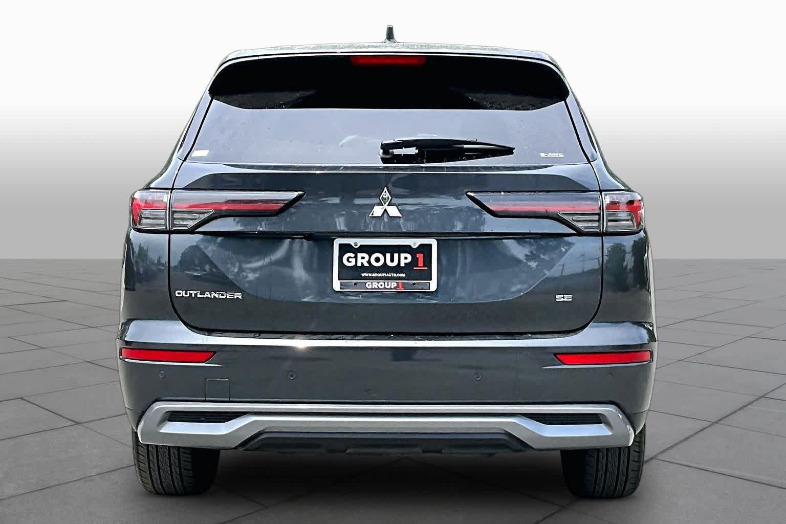 Used 2025 Mitsubishi Outlander SE AWD/4WD image 5