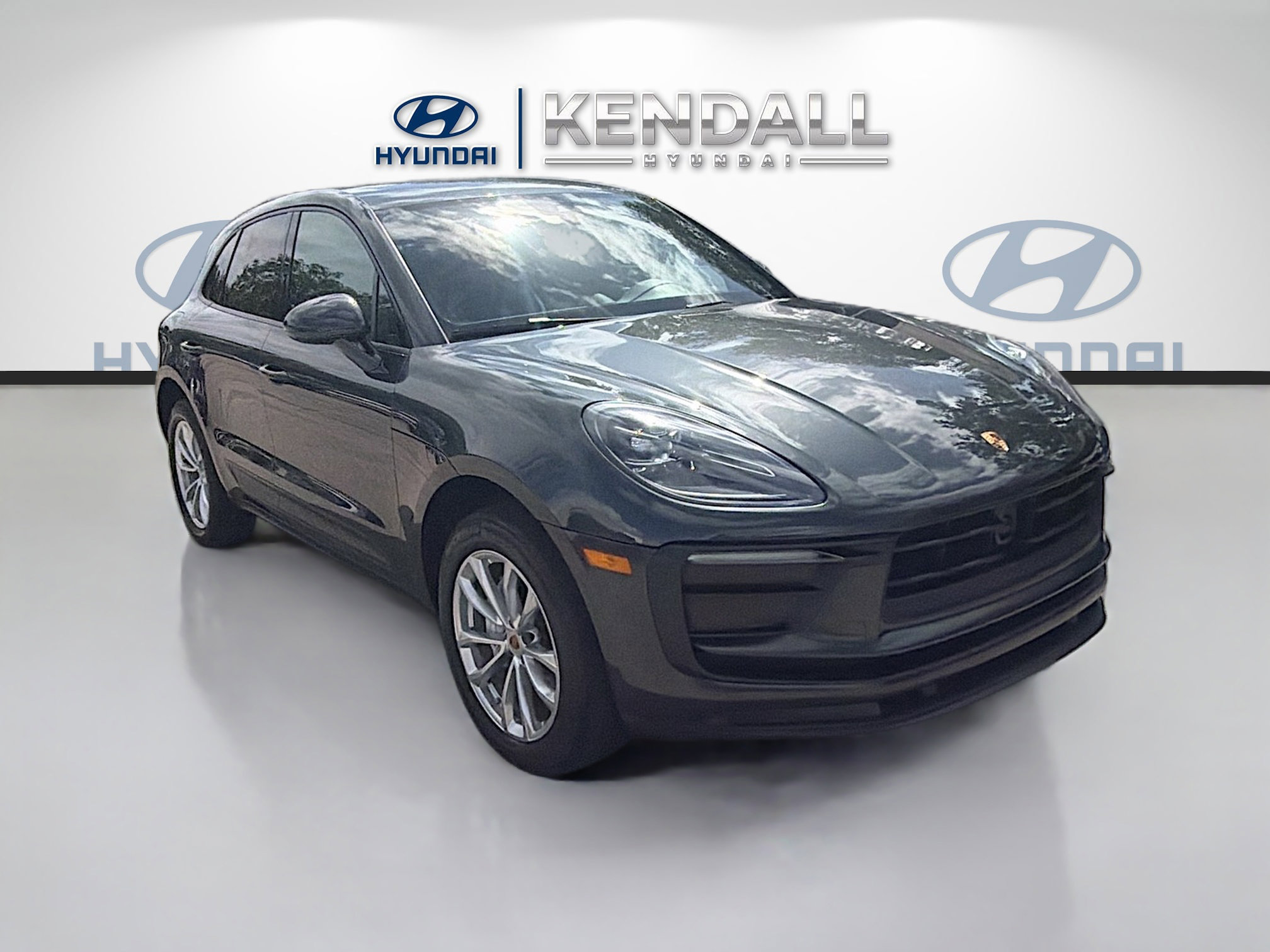 Used 2023 Porsche Macan image 1