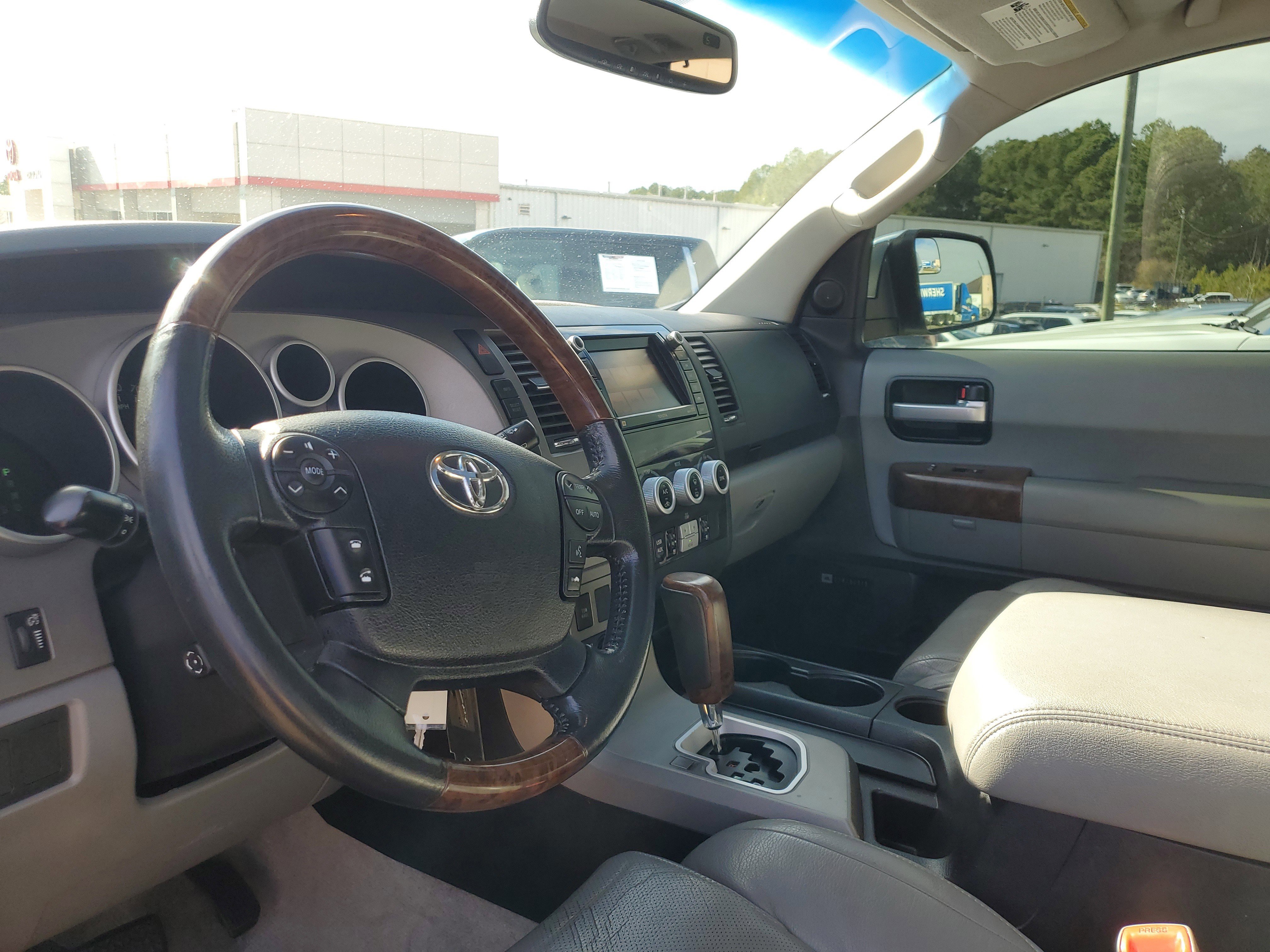 Used 2010 Toyota Sequoia Platinum image 18