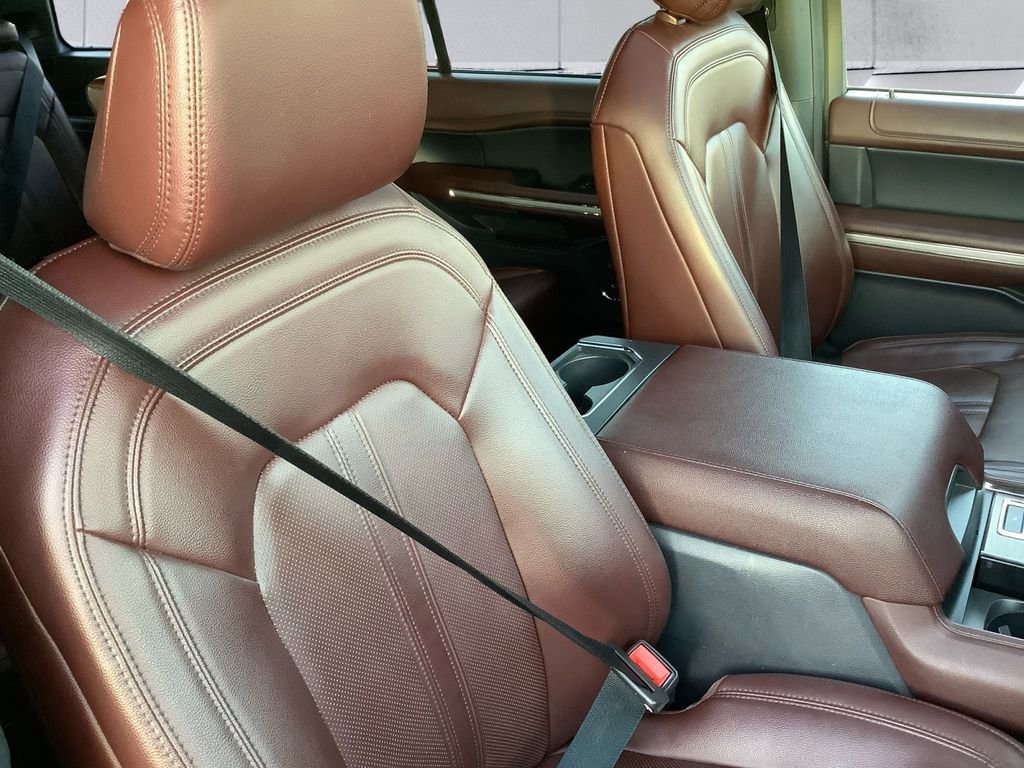 Used 2024 Ford Expedition Limited image 14