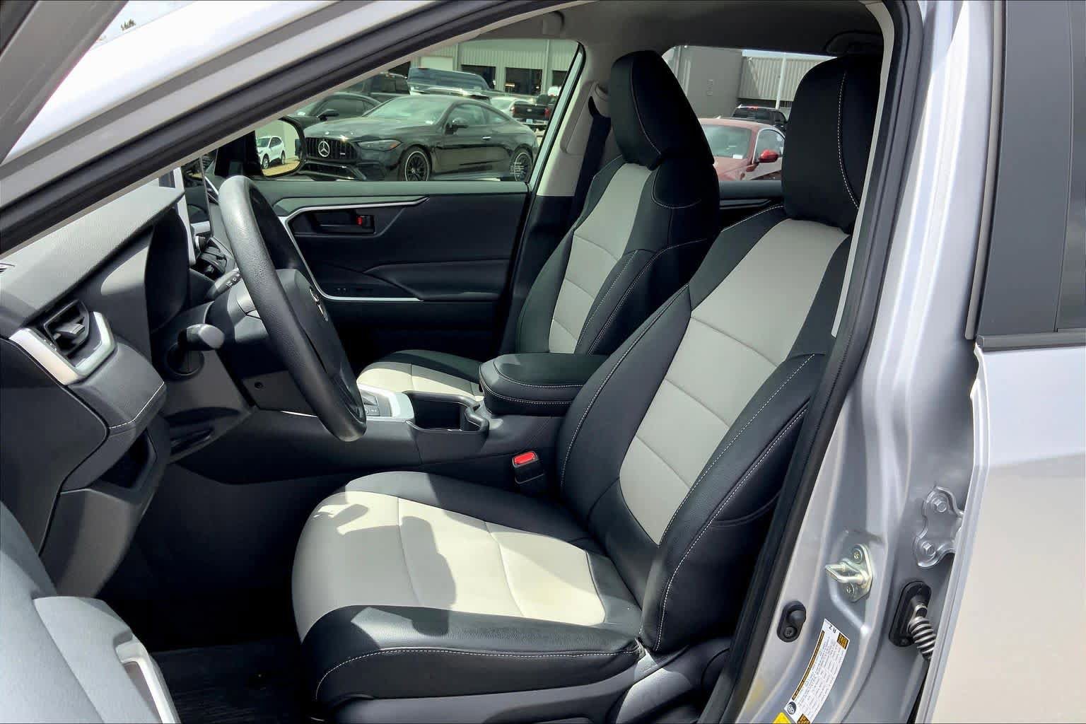 Used 2025 Toyota RAV4 LE AWD/4WD image 8