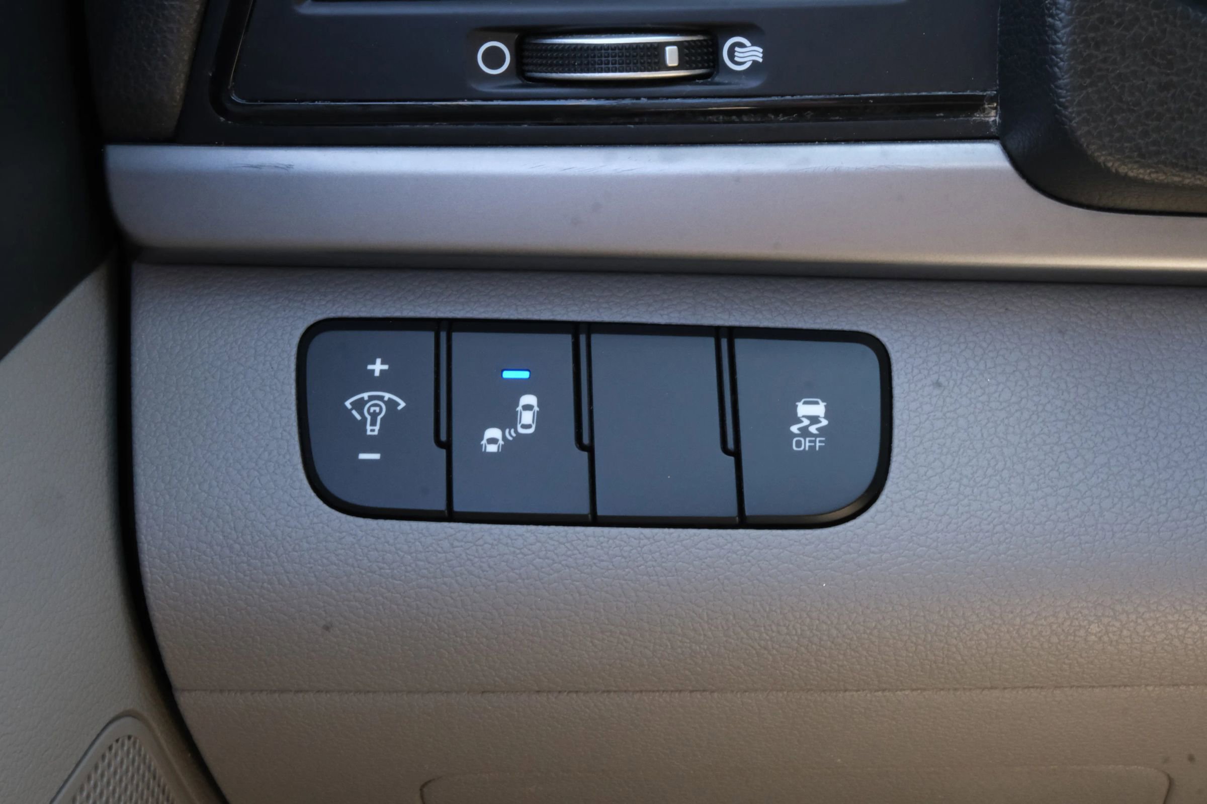 Used 2018 Hyundai Elantra SEL FWD image 23