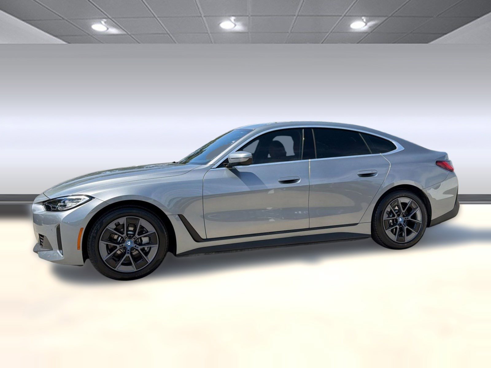 Used 2023 BMW i4 eDrive35 w/ Premium Package RWD image 2