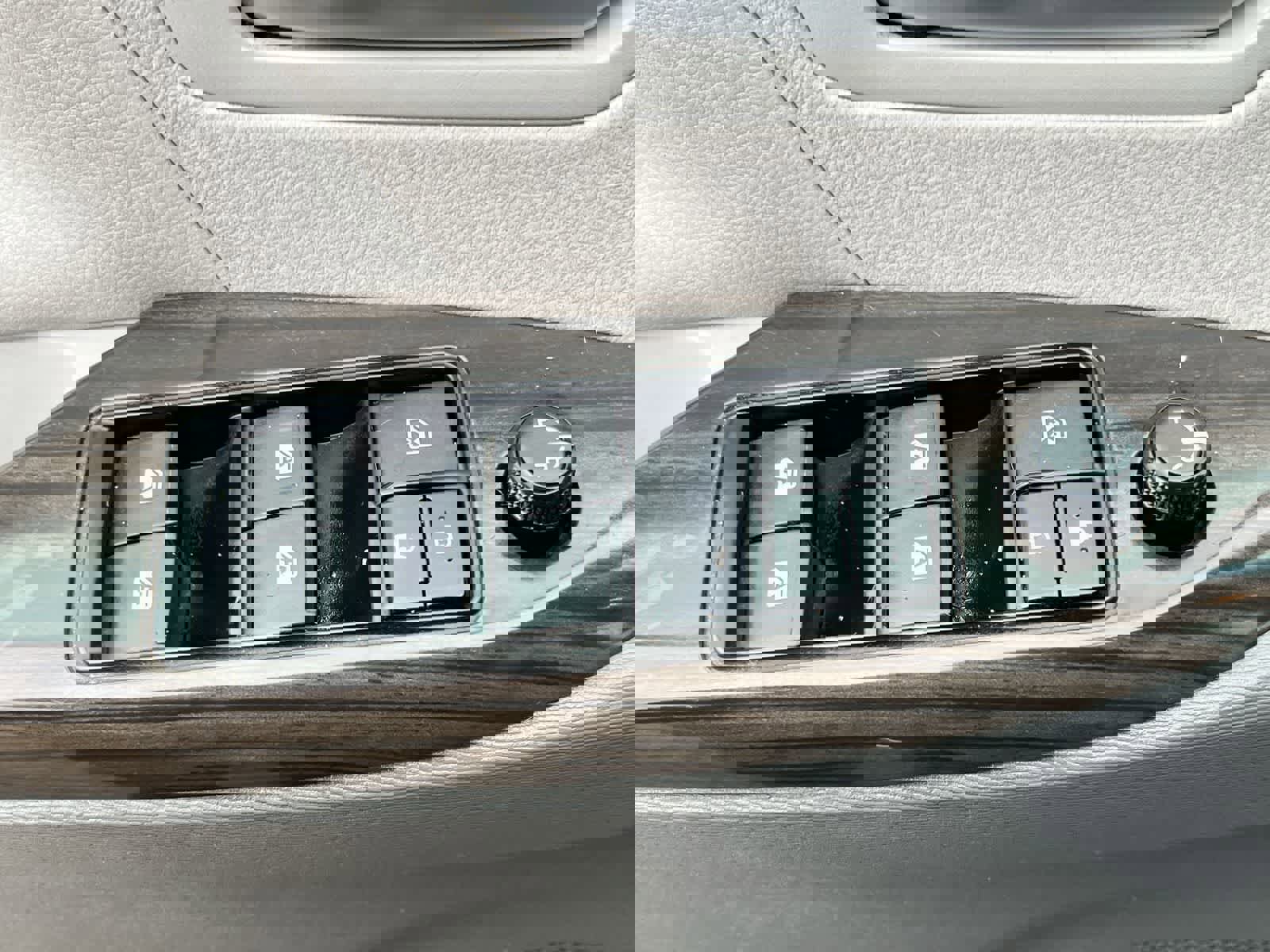 Used 2015 Toyota Sienna XLE Premium image 17