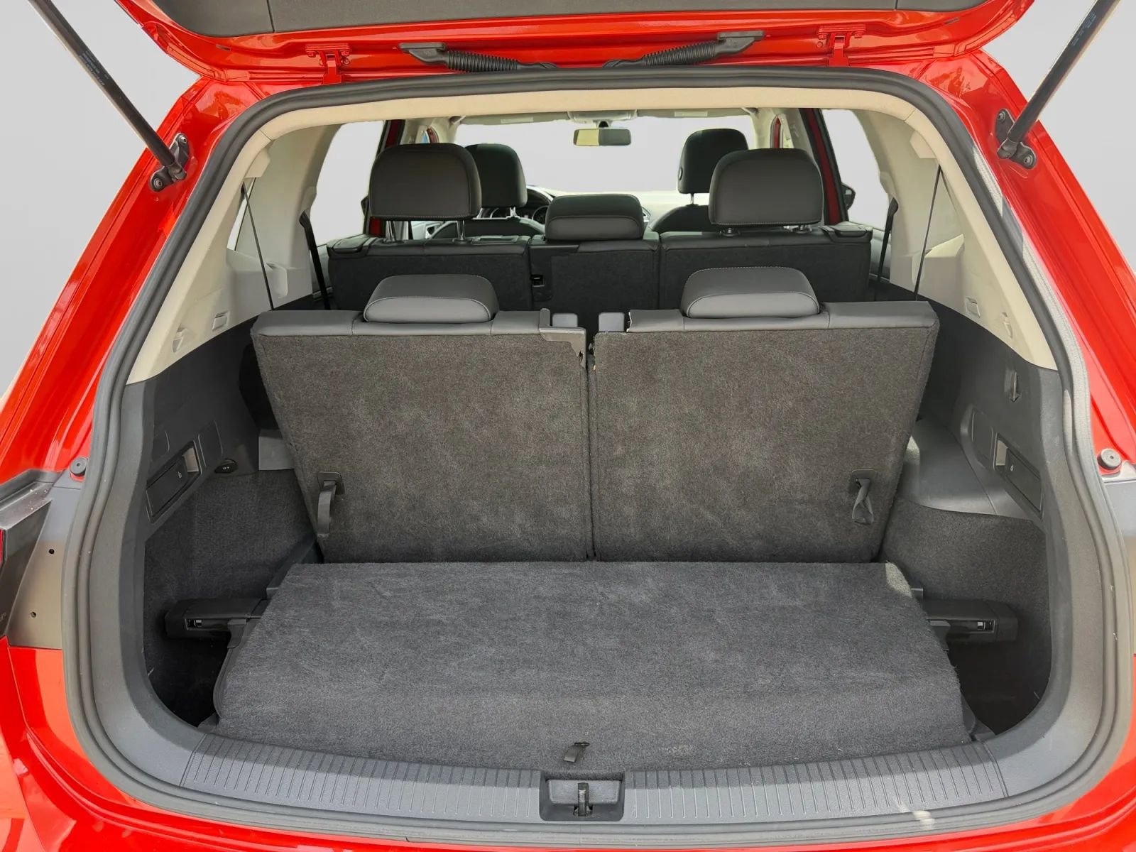 Used 2019 Volkswagen Tiguan SE image 29