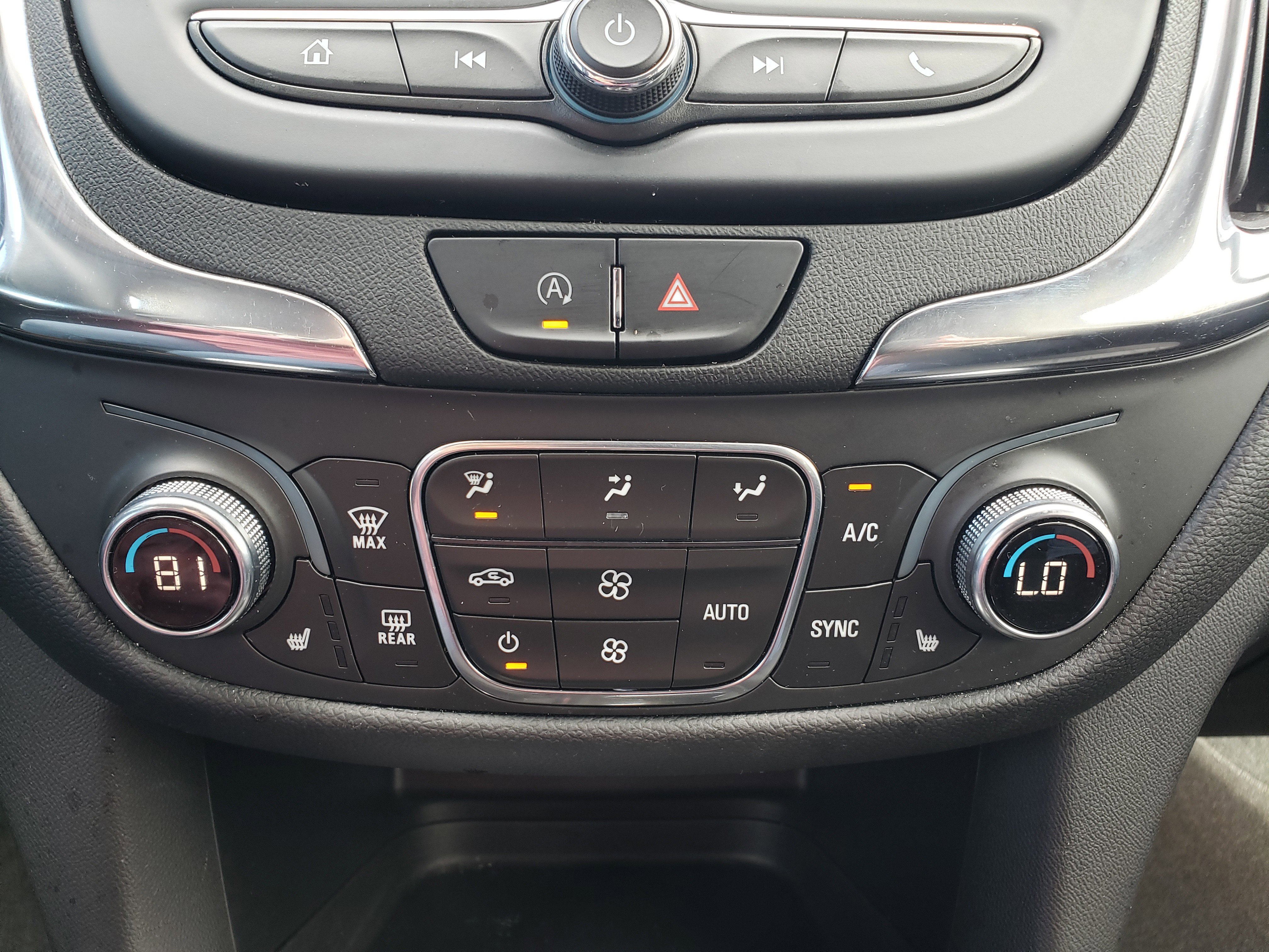 Used 2022 Chevrolet Equinox LT w/ Driver Convenience Package image 24