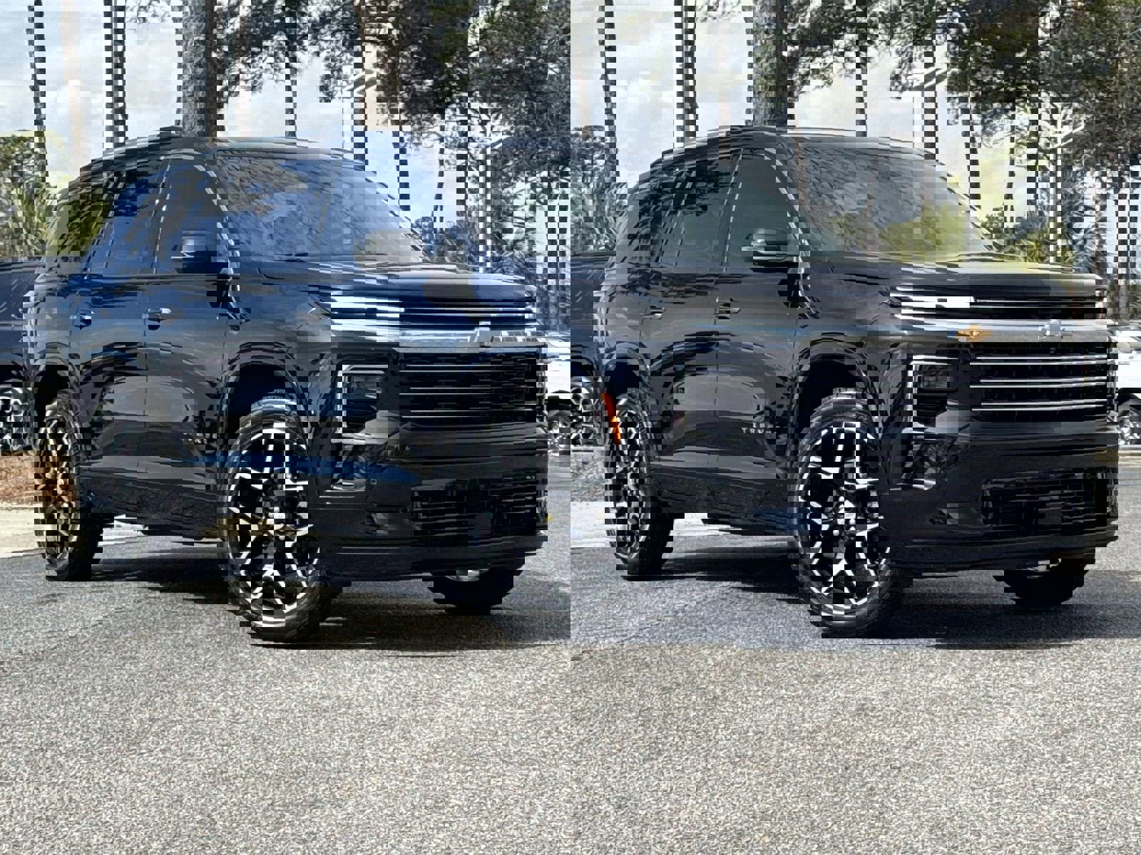 Used 2025 Chevrolet Traverse High Country w/ LPO, Floor Liner Package image 2