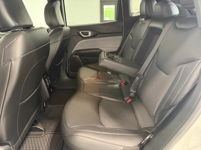 Used 2024 Jeep Compass Latitude w/ Convenience Group AWD/4WD image 27