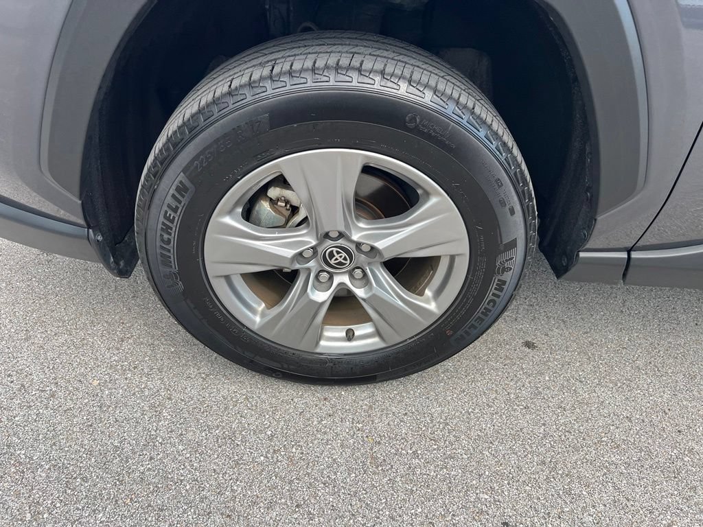 Used 2025 Toyota RAV4 XLE FWD image 13