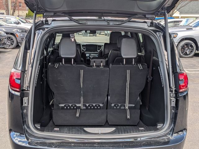 Used 2025 Chrysler Pacifica Select image 36