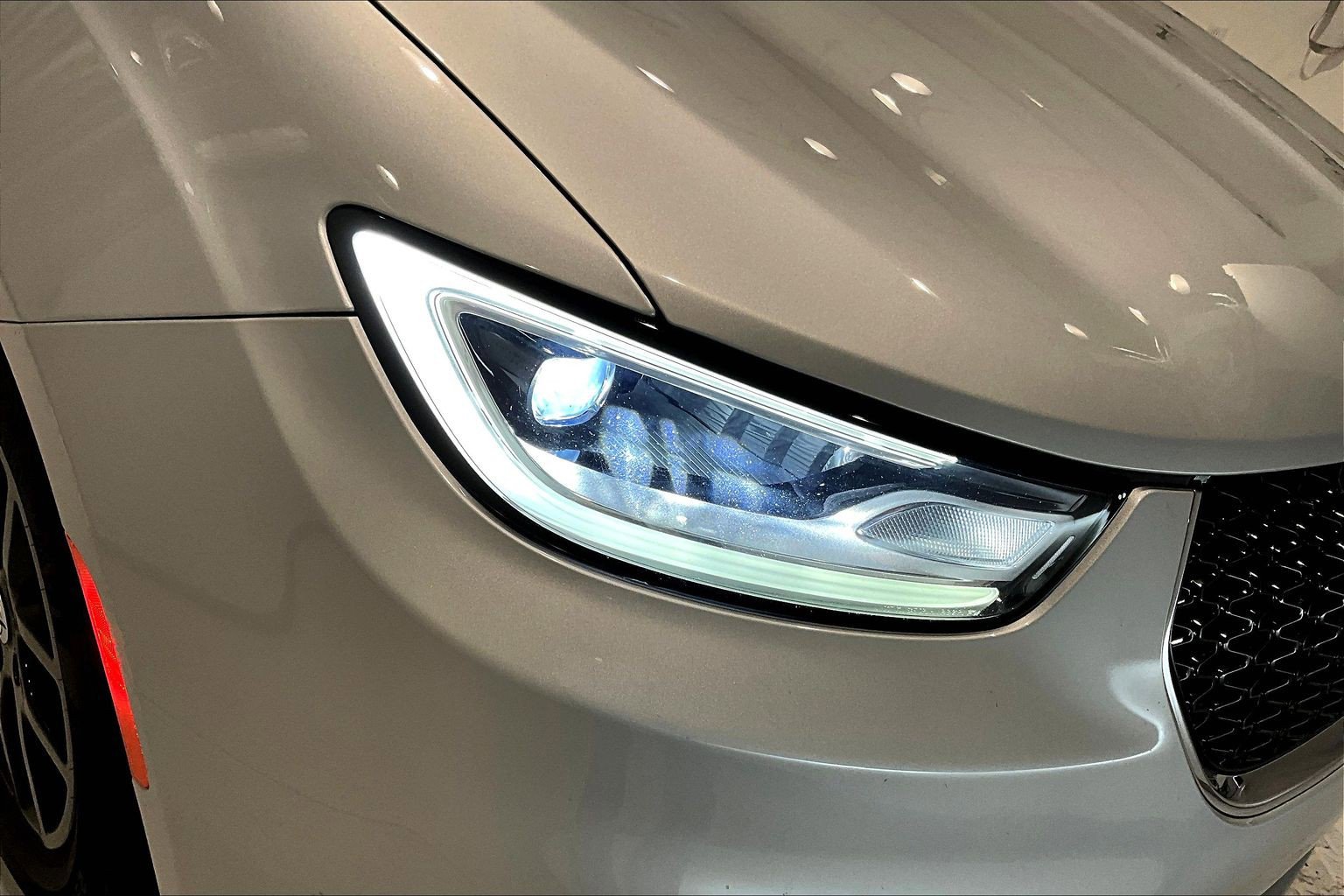 Used 2024 Chrysler Pacifica Touring-L image 32