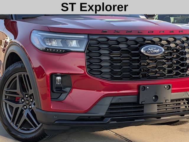 Used 2025 Ford Explorer ST AWD/4WD image 3