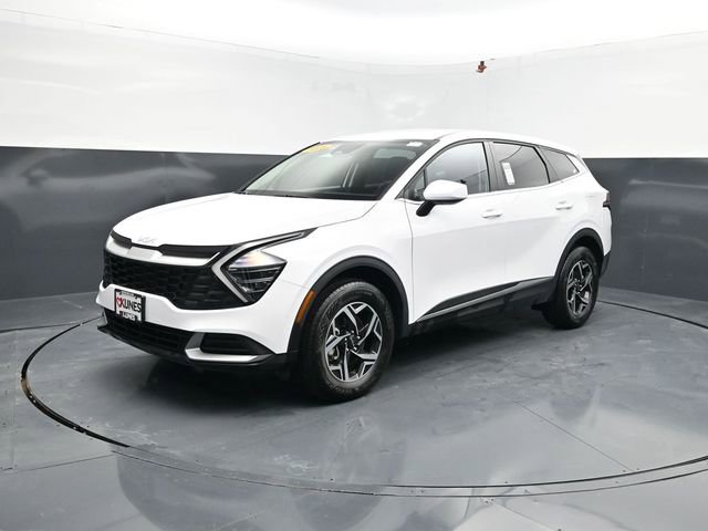 Used 2025 Kia Sportage LX image 4