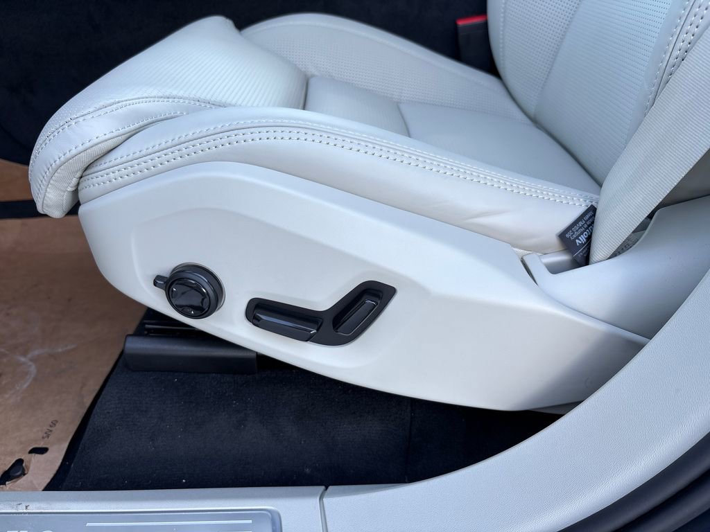 New 2026 Volvo XC90 T8 Ultra w/ Protection Package Premier image 8