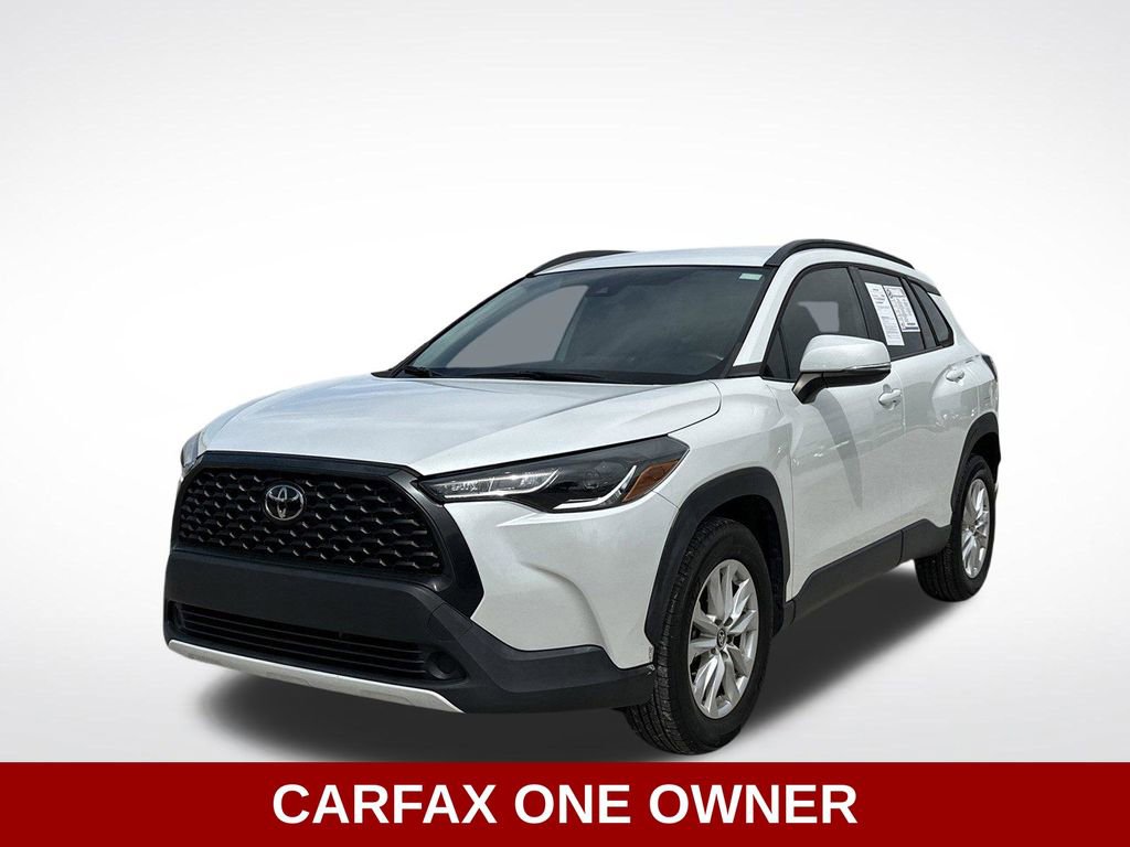 Used 2022 Toyota Corolla Cross LE image 2