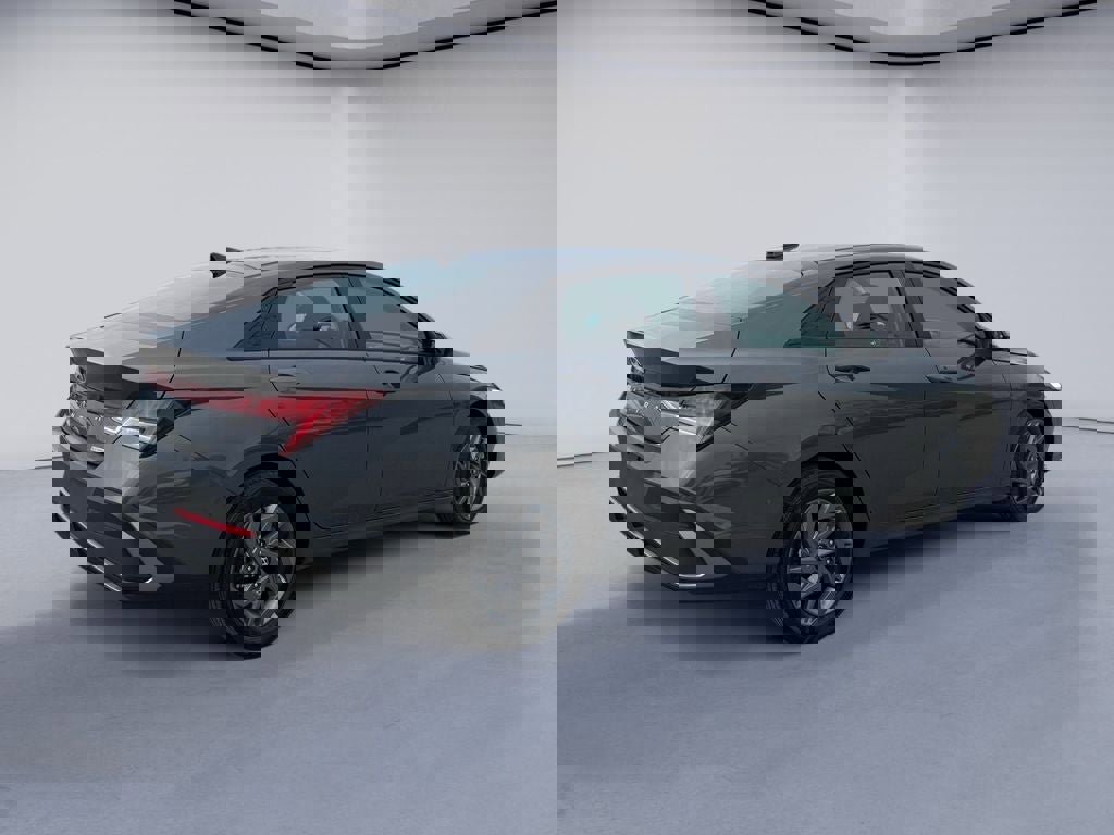 Used 2024 Hyundai Elantra Blue image 5
