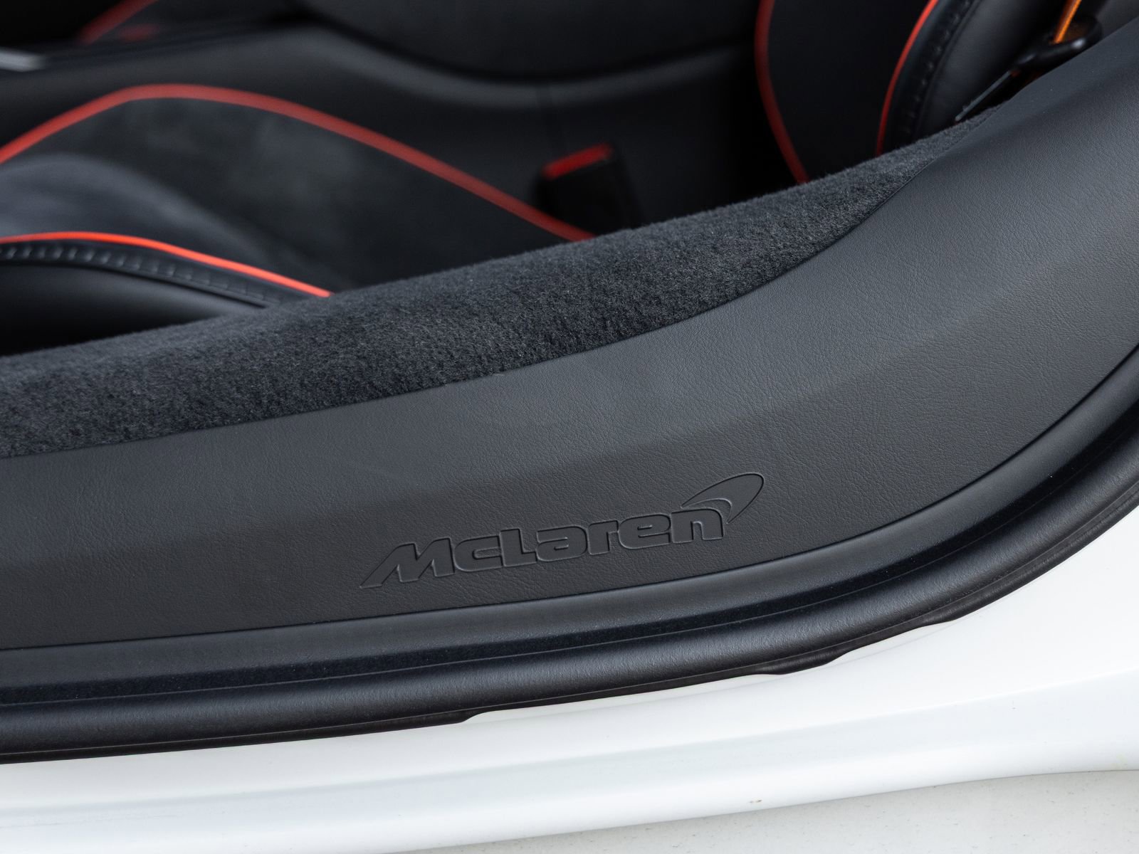 Used 2024 McLaren Artura image 27