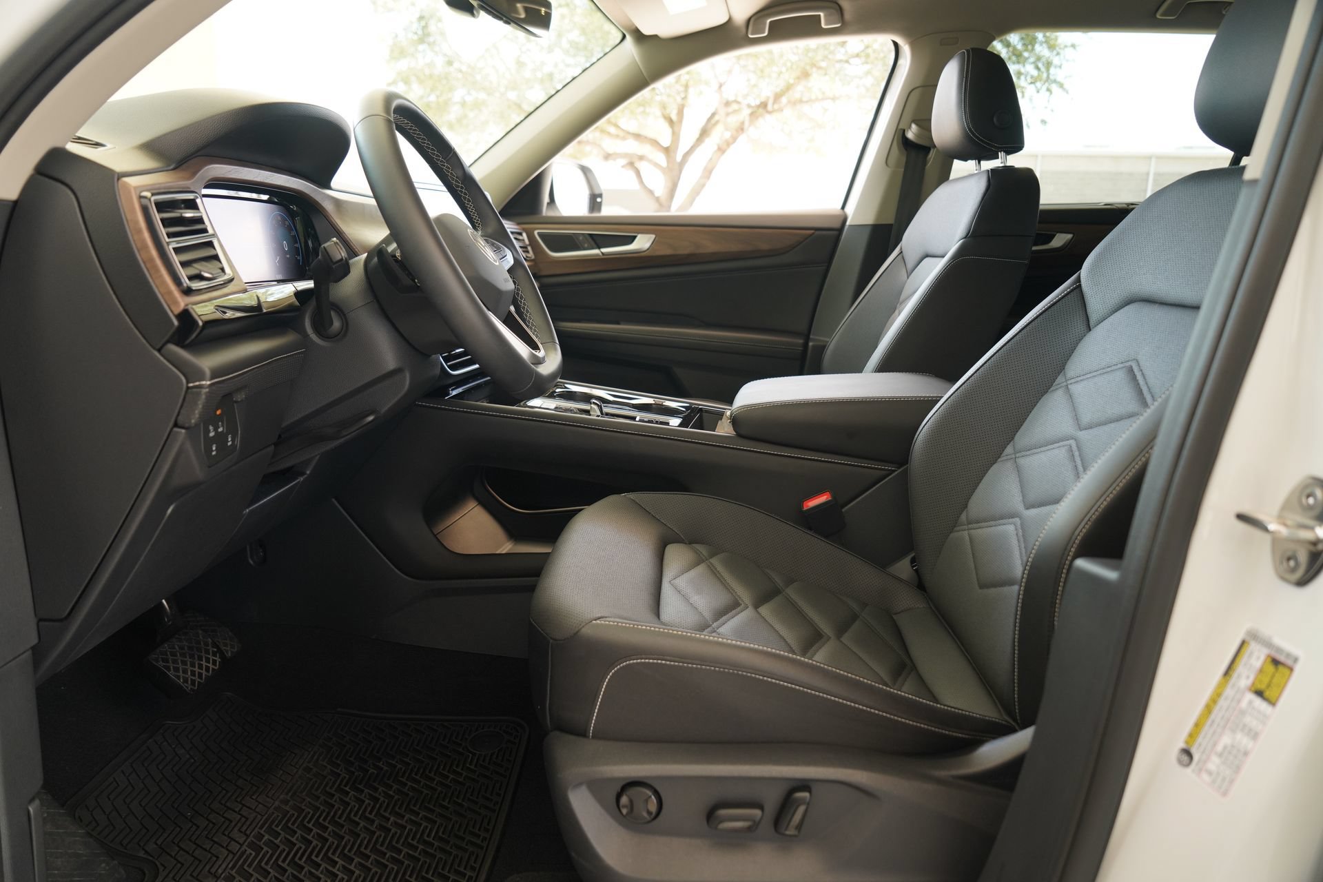 Certified 2026 Volkswagen Atlas SE FWD image 9