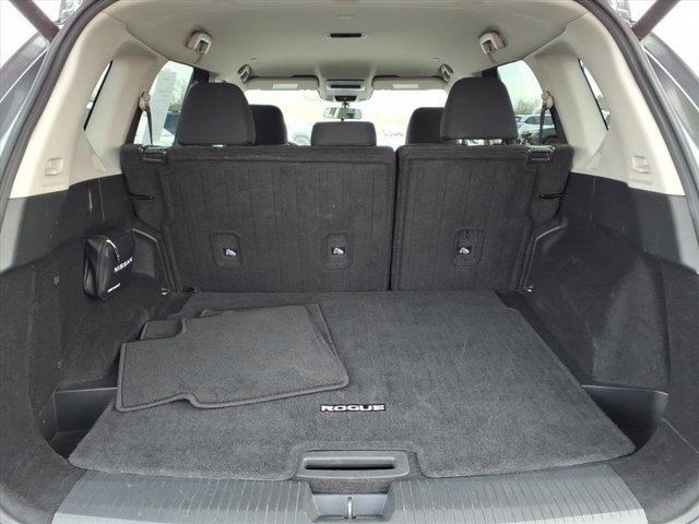 Used 2024 Nissan Rogue SV image 28