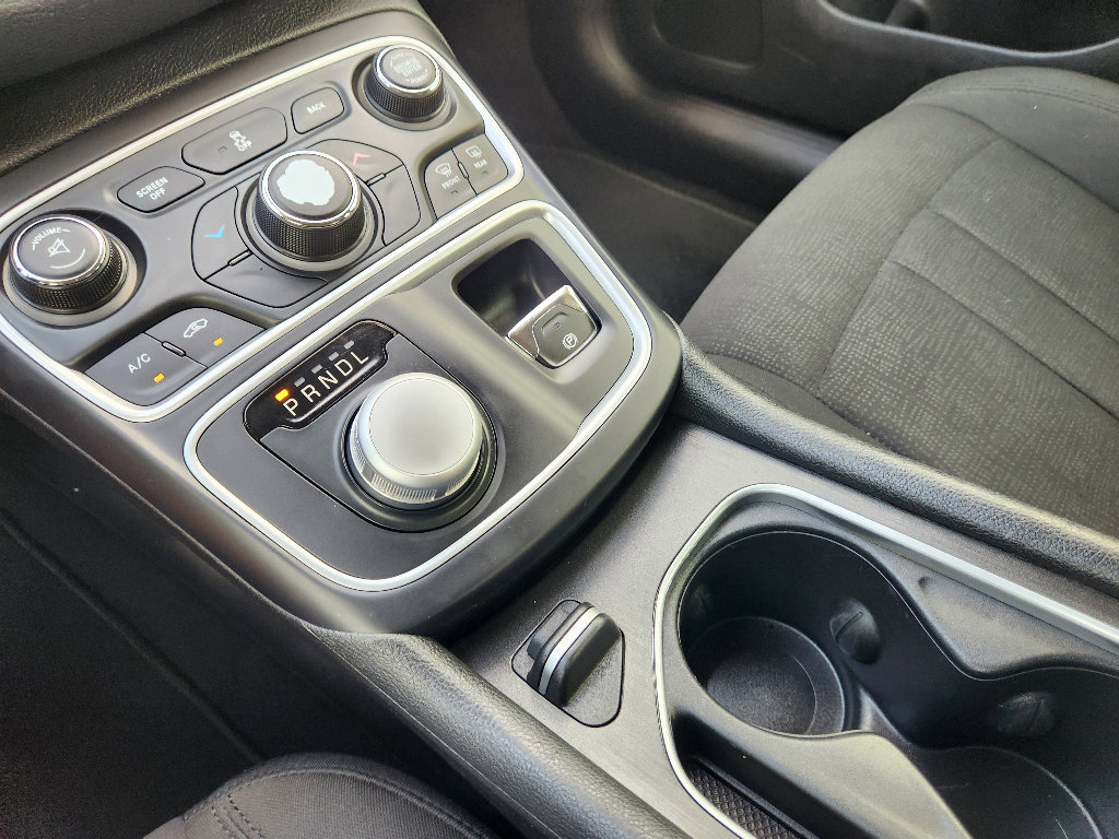 Used 2016 Chrysler 200 Limited image 9
