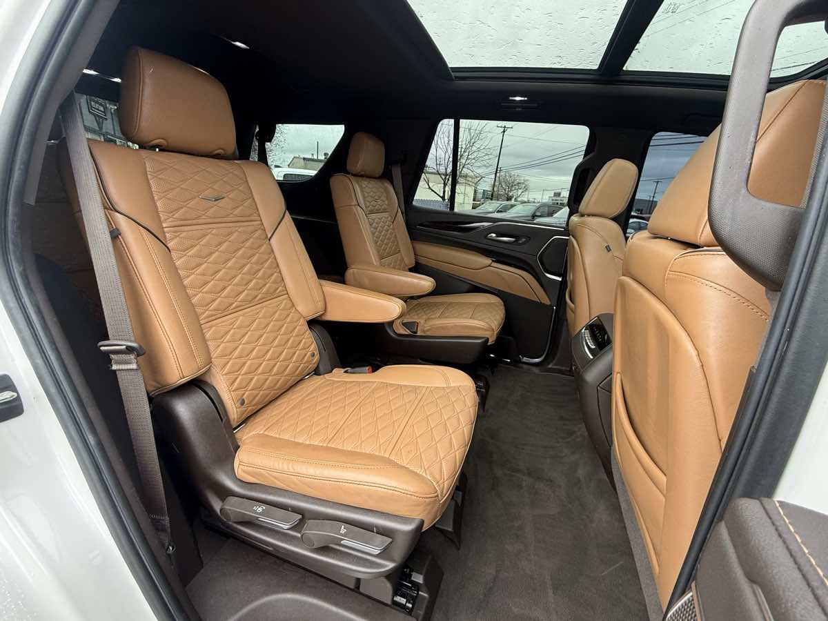 Used 2021 Cadillac Escalade Premium Luxury image 14