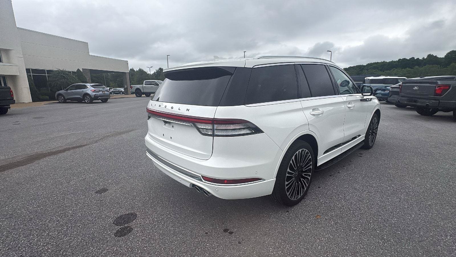 Used 2024 Lincoln Aviator Black Label AWD/4WD image 4