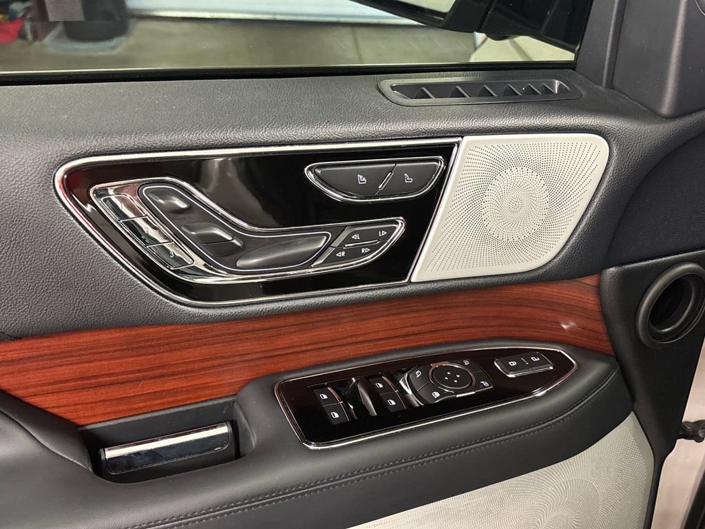 Used 2022 Lincoln Navigator Reserve AWD/4WD image 26