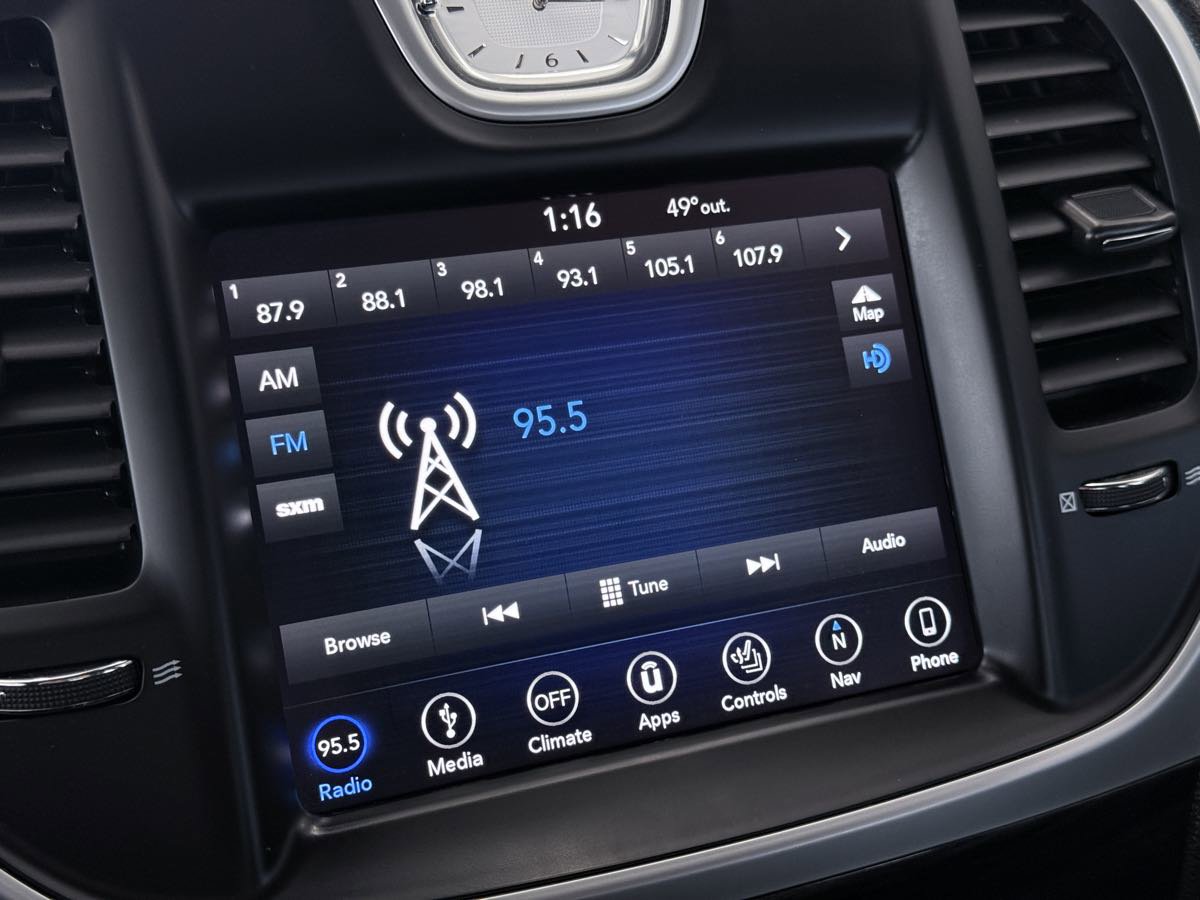 Used 2019 Chrysler 300 Touring L w/ Quick Order Package 22F image 56