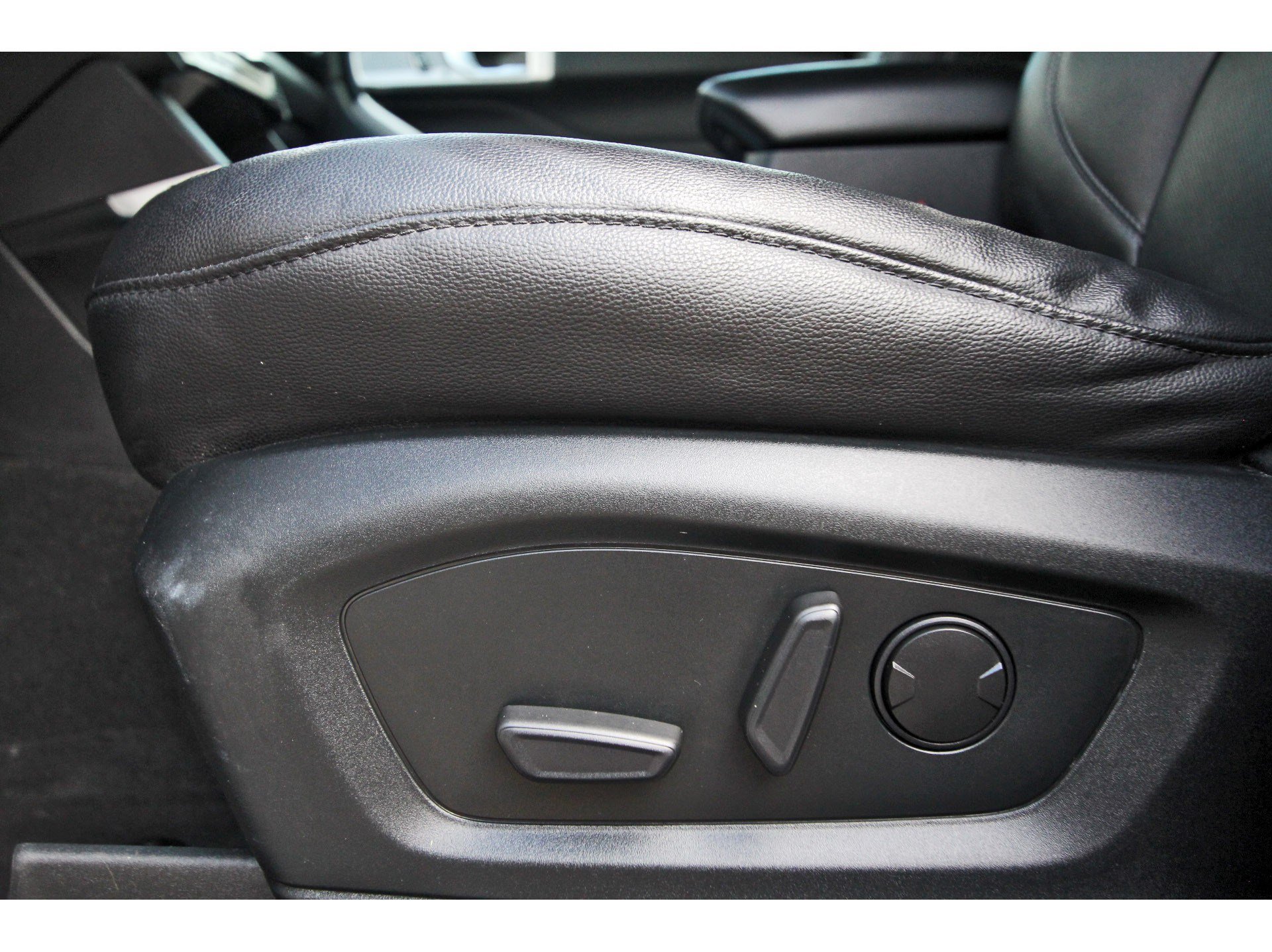 Used 2021 Ford Explorer Limited w/ Hybrid Equipment Group 310A RWD image 30