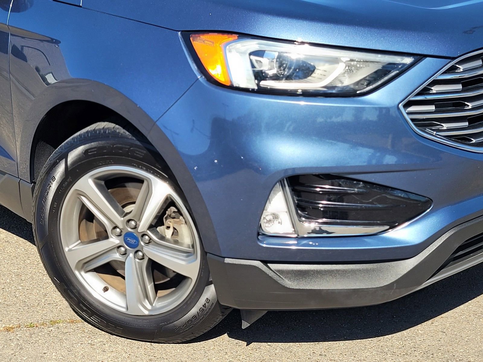 Used 2019 Ford Edge SEL w/ Equipment Group 201A image 2
