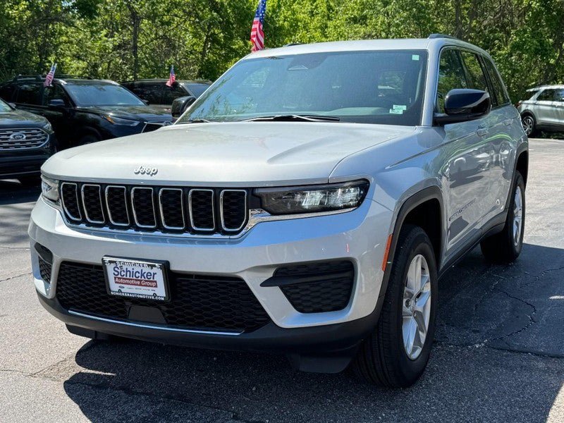 Used 2024 Jeep Grand Cherokee Laredo X AWD/4WD image 9