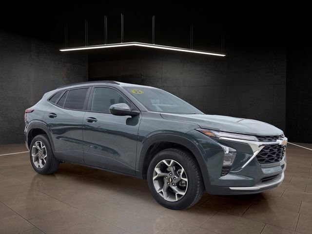 Used 2025 Chevrolet Trax LT FWD video 1