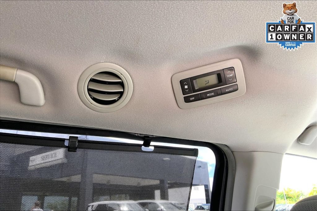 Used 2014 Toyota Sienna LE FWD image 30