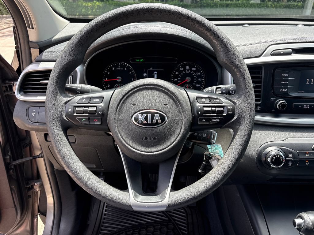 Used 2017 Kia Sorento FWD image 18